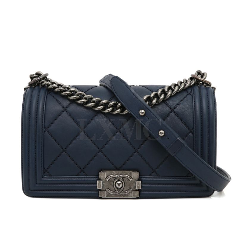 ショルダーバッグ・ポシェット × ヴィンテージ(中古) Chanel Perfo Boy Bag New Medium ショルダーバッグ・ポシェット × ヴィンテージ(中古) Chanel