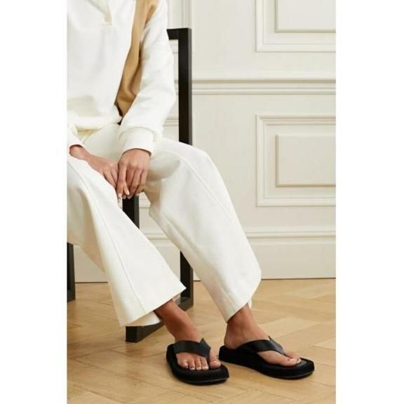 더로우 여자샌들 긴자 레더 스웨이드 플랫폼 플립플랍 23FW SKU 390023296