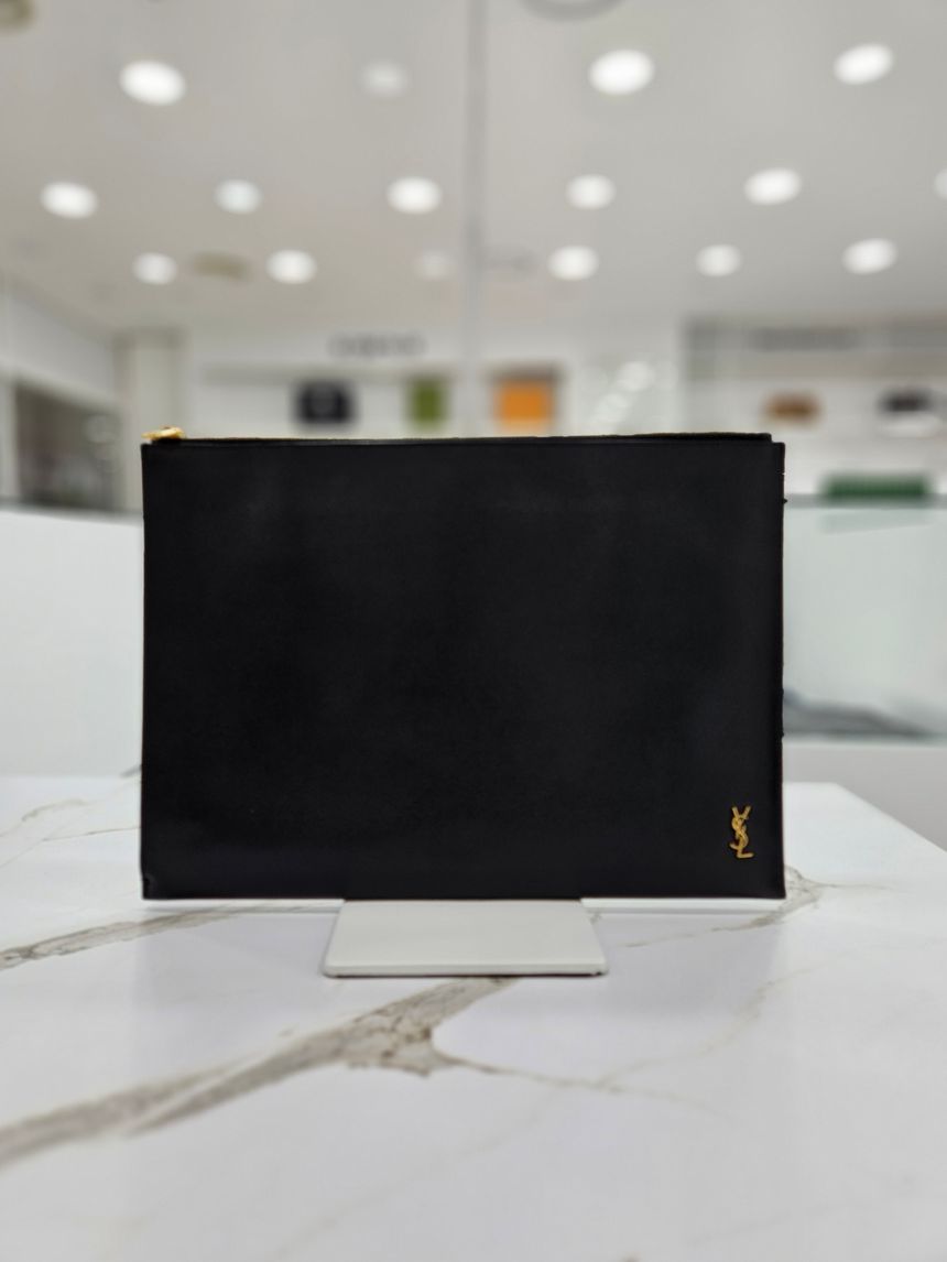 [중고] 생로랑  607782 레더 YSL 금장 로고 클러치백