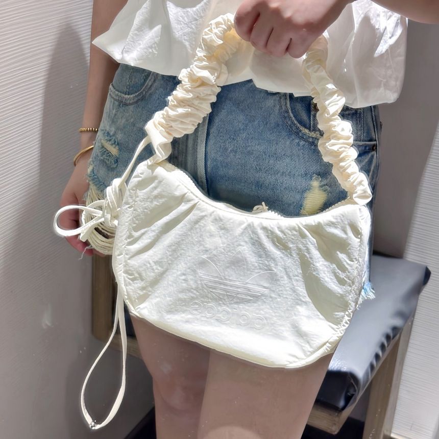 아디다스 오리지널 하프 셔링 백 인 화이트 숄더백