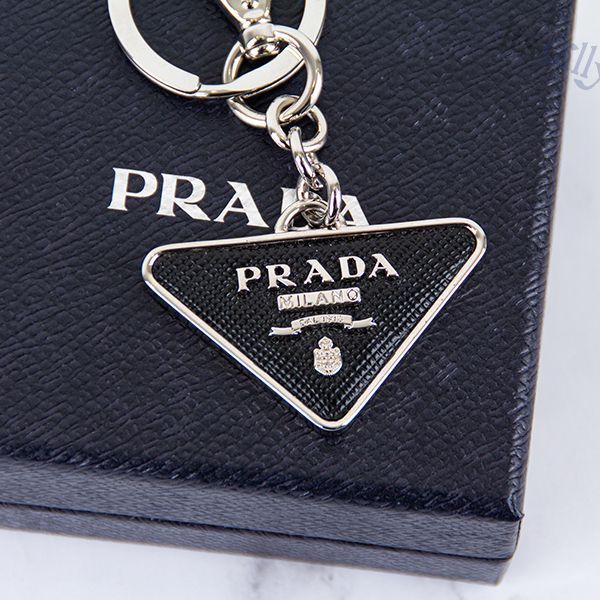 프라다(Prada) | 남여공용 삼각로고 사피아노 레더 키링 블랙 | 트렌비