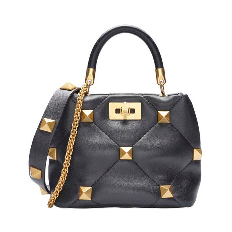 大人気【VALENTINO GARAVANI】 Roman Stud レザー トートバッグ Valentino Garavani Blue Large Roman Stud Bag ○ Labellov