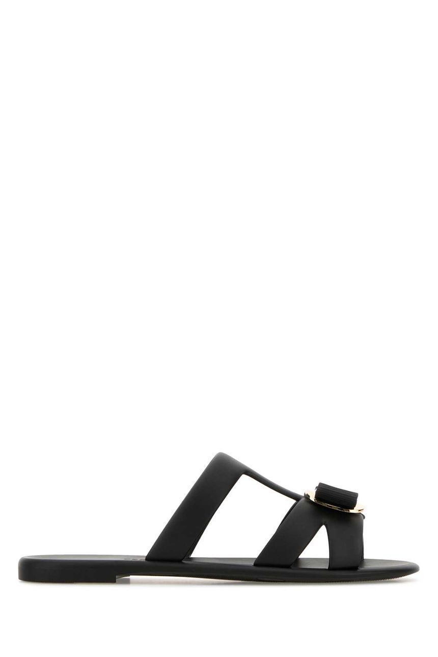 25SS 살바토레 페라가모 블랙 rubber Lilou 슬리퍼 01J325779972M NERO