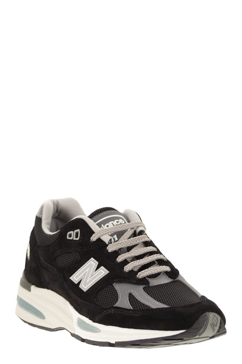 뉴발란스 991 v2 스니커즈 블랙