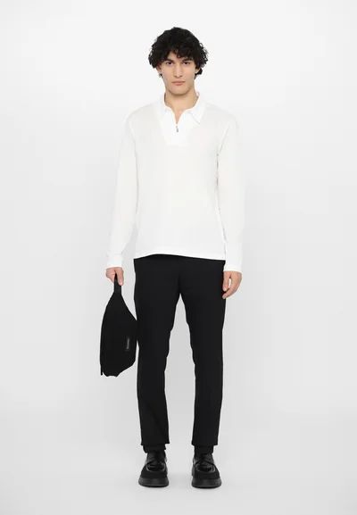 스웨덴의 호랑이 라론 - 긴팔 상의 - 퓨어 화이트 TIGER OF SWEDEN
LARON - LONG SLEEVED TOP - PURE WHITE