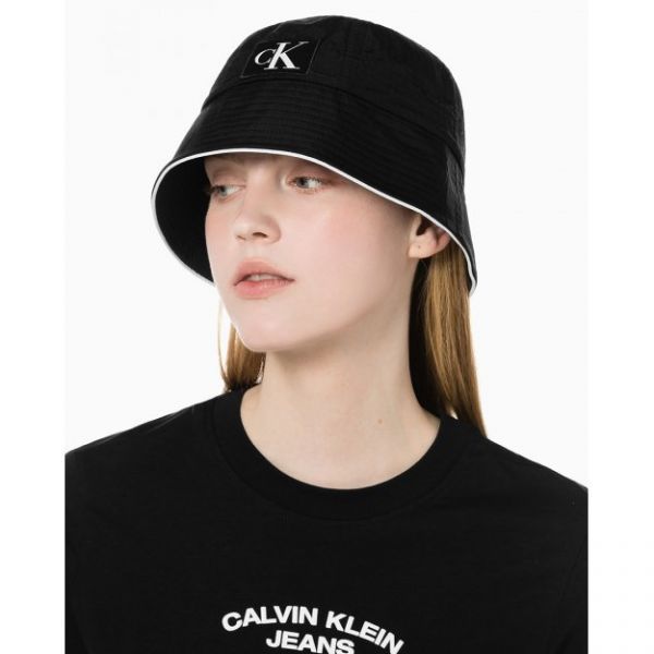 CALVIN KLEIN 캘빈클라인 JEANS 공용 블랙 CKJ 시티 나일론 모노그램 버킷햇 DX0216 001