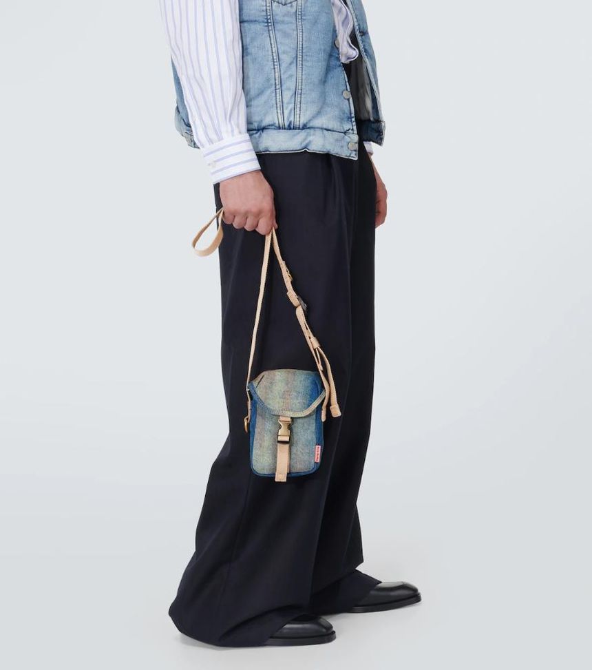 [NB04] 아크네 스튜디오 남성 크로스백 Bleached denim shoulder bag P00830645