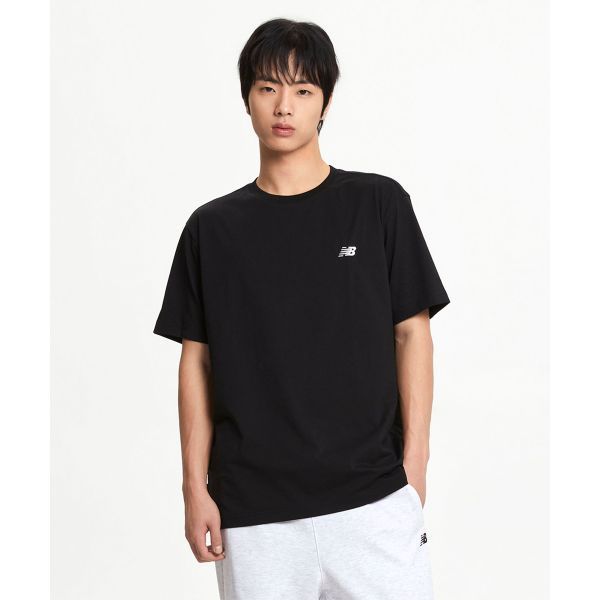 NEW BALANCE 뉴발란스 NBNEF21403 UNI 에센셜 스몰로고 반팔티 (BLACK)
