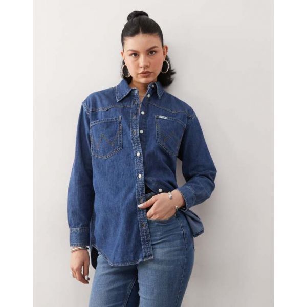 Wrangler 다크 블루 색상의 랭글러 루즈 핏 데님 셔츠