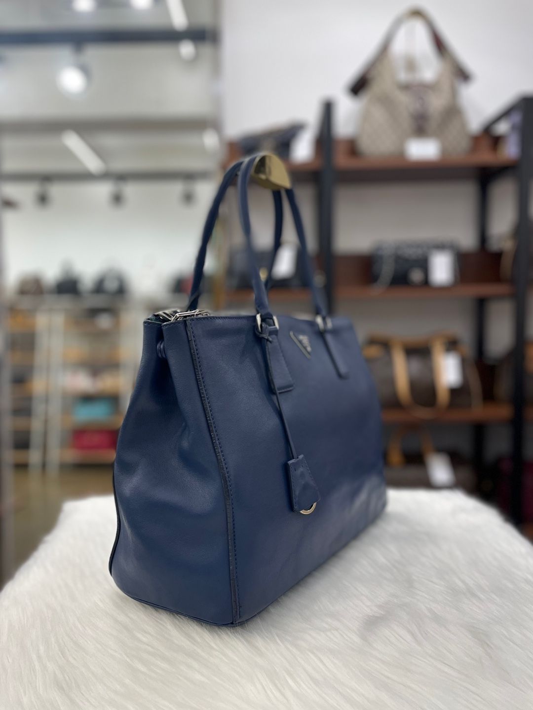 Pre-Owned レザー トップハンドル トートバッグ ディープブルー B+ 68090566 [U]