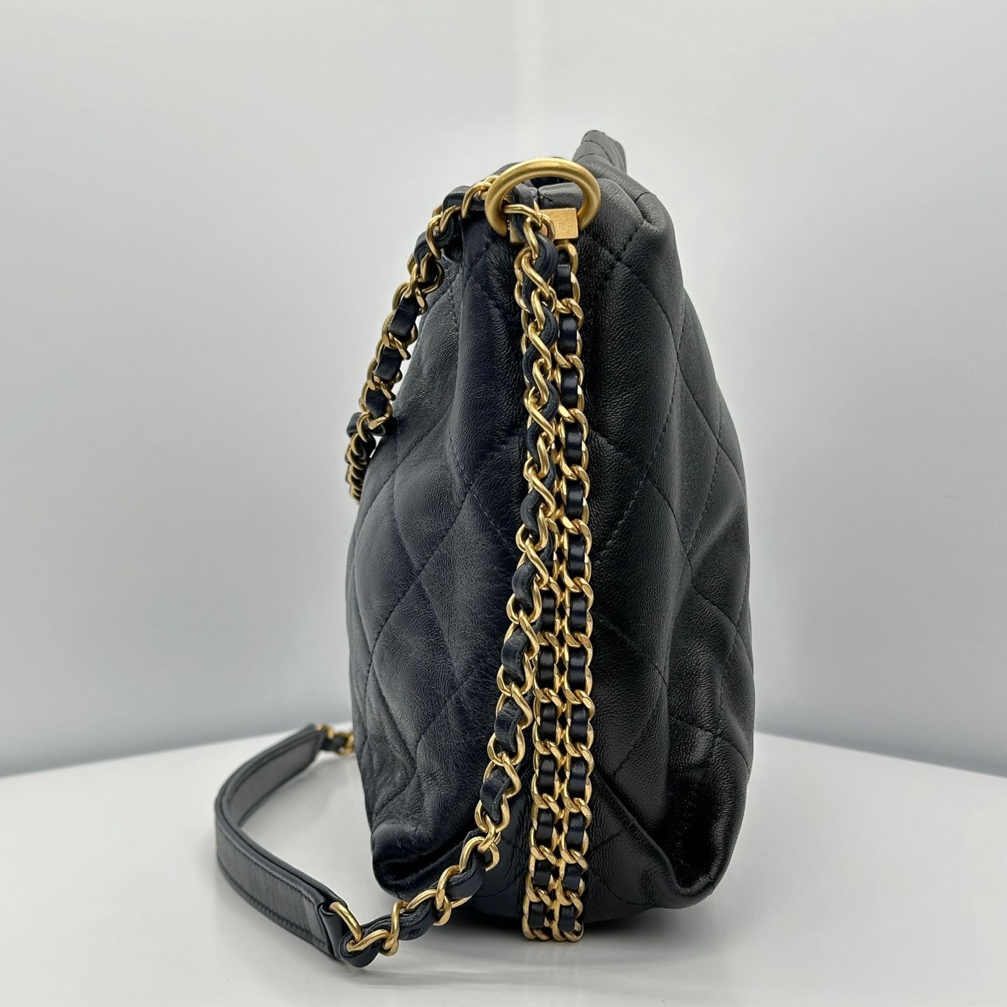 CHANEL Season Hobo Bag 29 68251369 | eBay