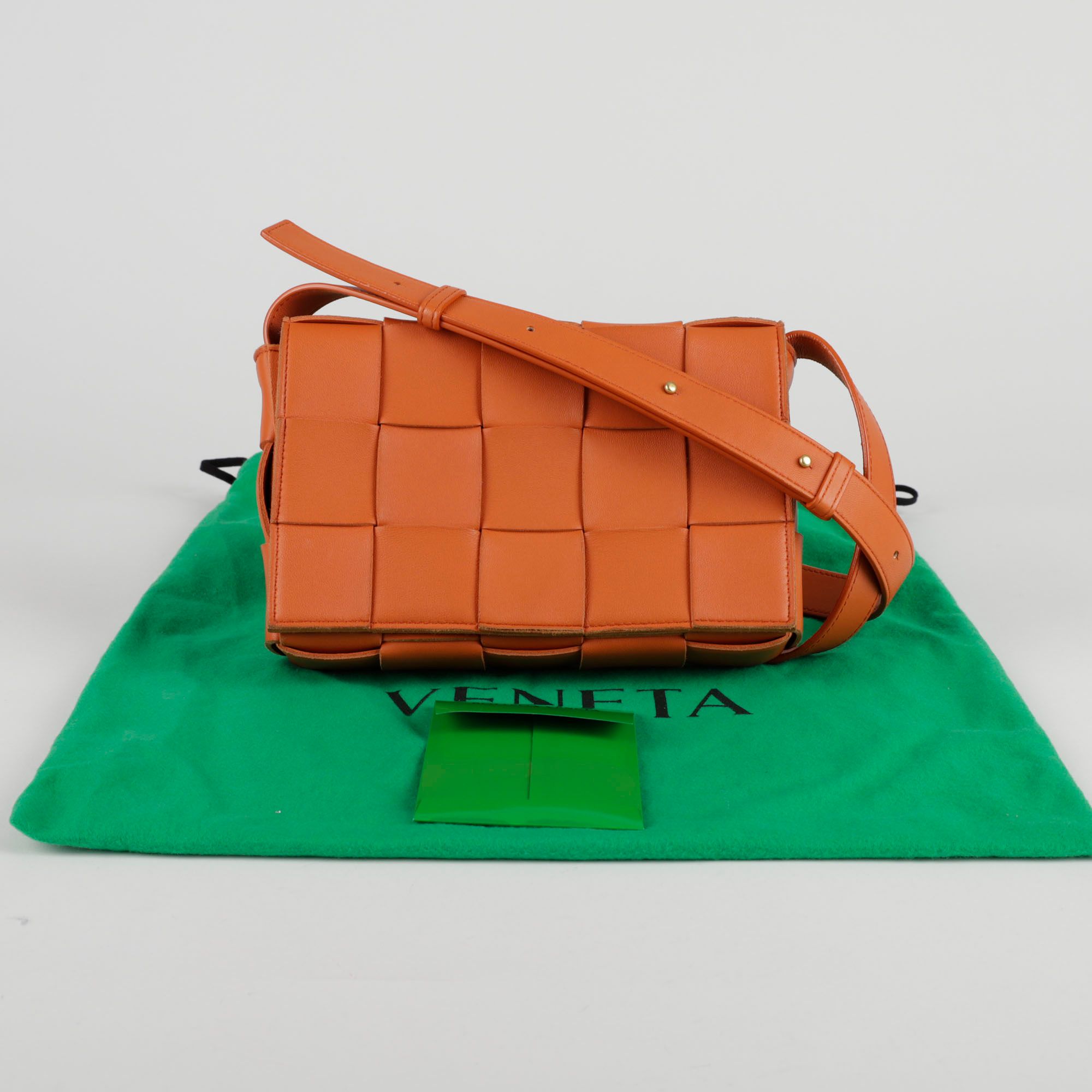 バッグ BOTTEGA VENETA Bottega Veneta 578004 Classic Cassette Shoulder and Crossbody Bag