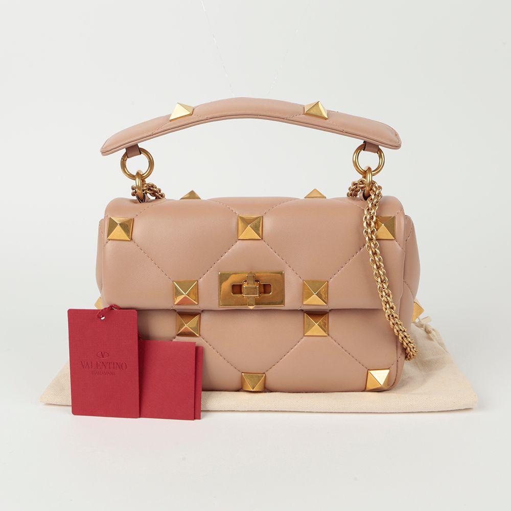 【関税&送料込】Valentino Garavani Medium Shoulder Bag Roc Valentino Garavani Rockstud Medium Shoulder Bag - Bergdorf
