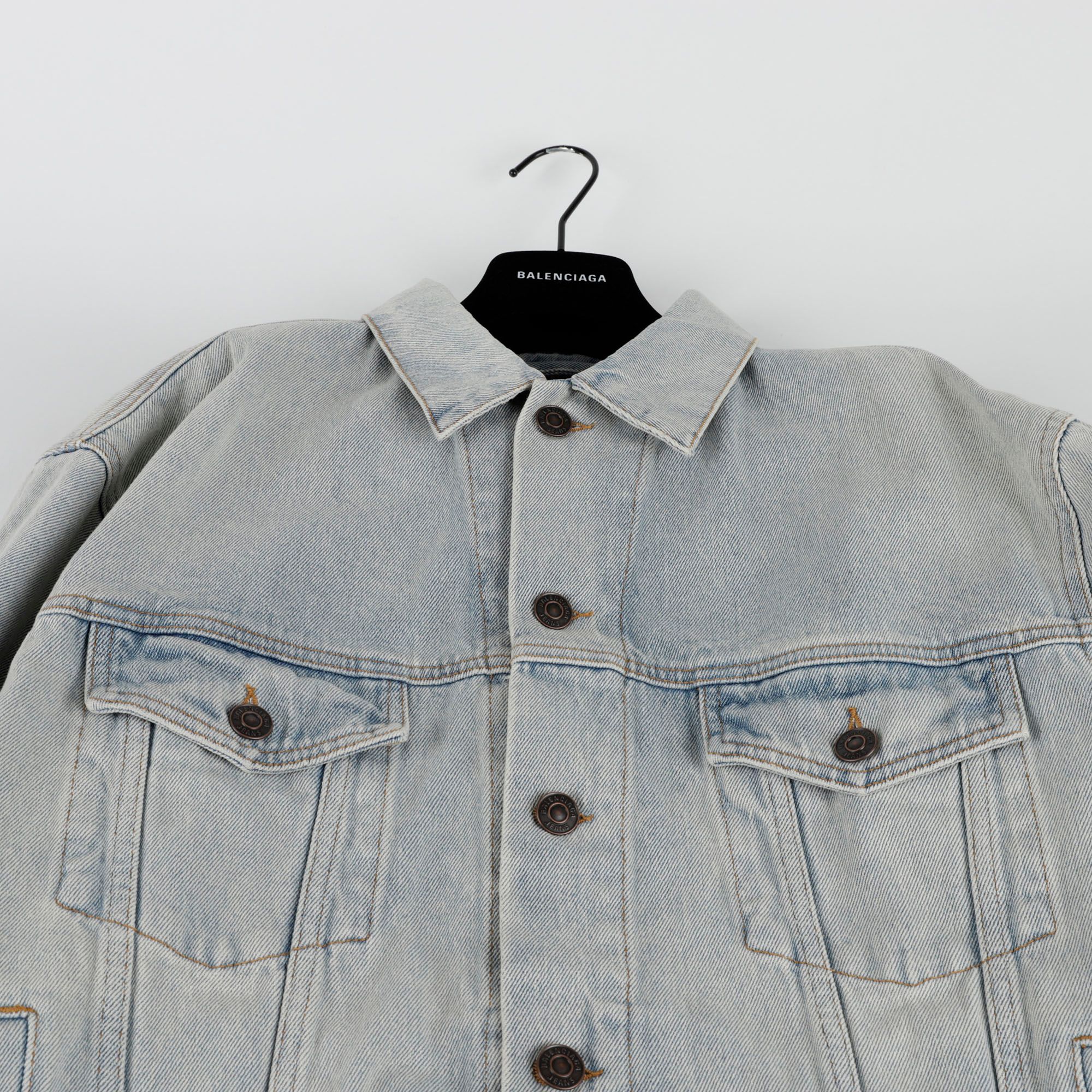 Balenciaga Eiffel Tower Patch Denim Jacket 40 Size - 606174 Balenciaga Eiffel Tower Patch Denim Jacket 40 Size - 606174