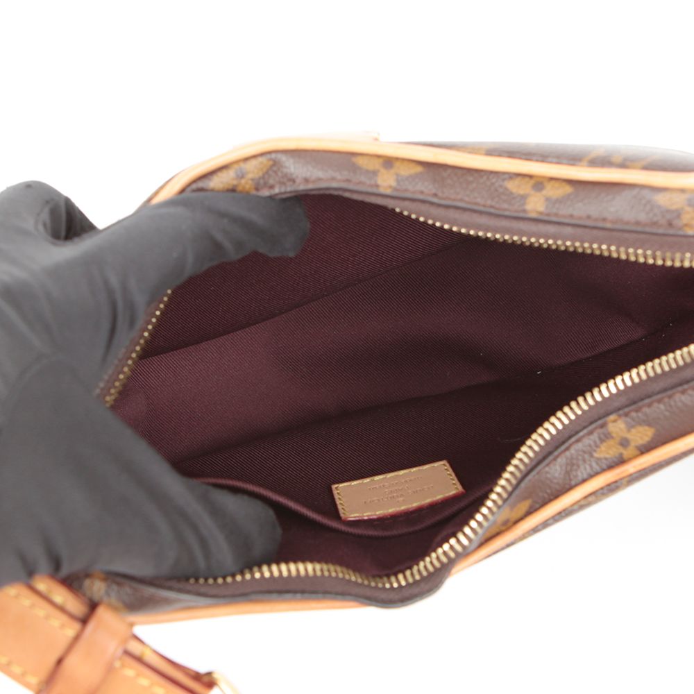 Louis Vuitton CROISSANT MM SHOULDER CROSSBODY BAG M46828