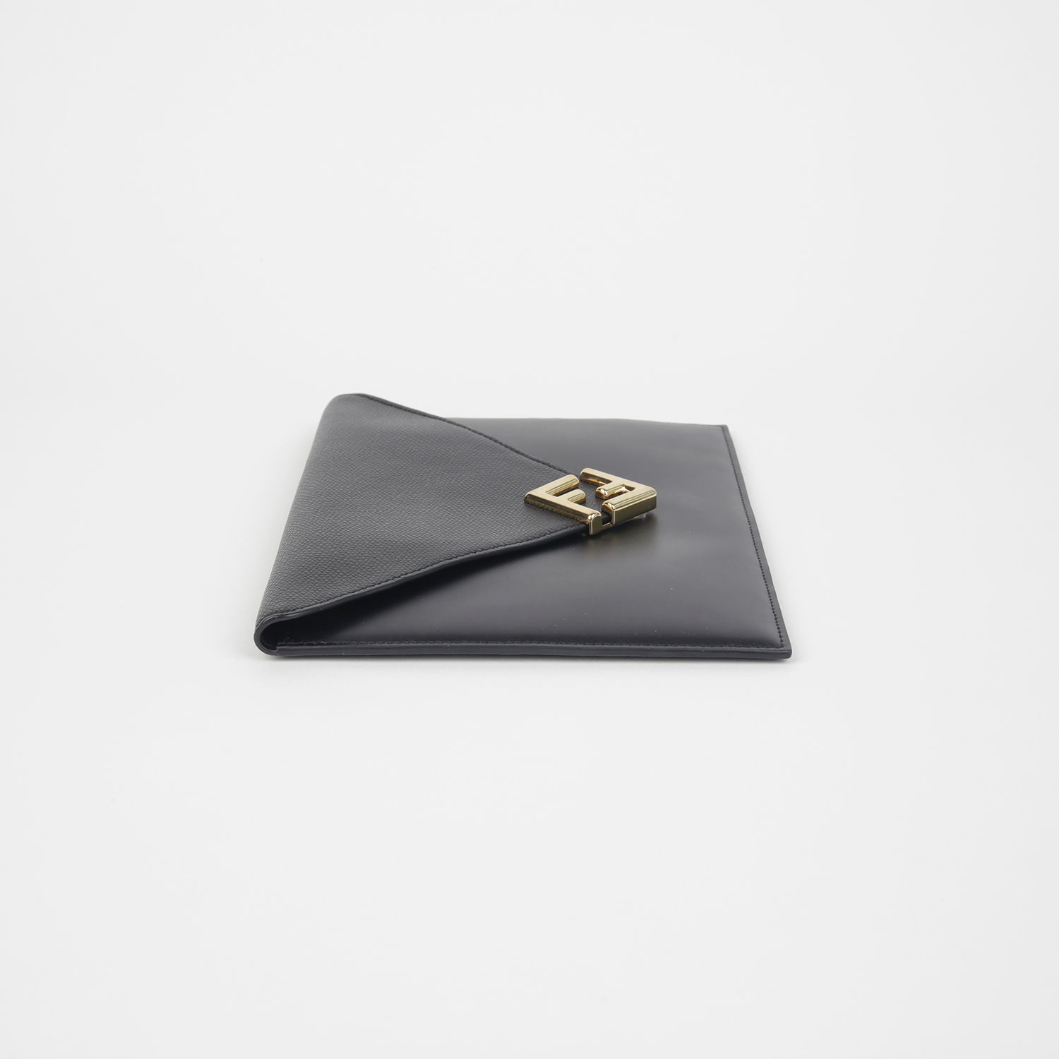 【FENDI】FLAP CLUTCH Fendi Shadow Diagonal Clutch Leather Black | Fendi