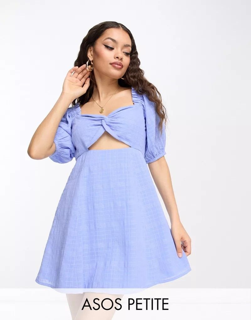 디자인 쁘띠 블루 ASOS Design Petite   Minikleid mit Knoten vorne aus kariertem Noppenstoff in Blau 204399326Kornblumenblau