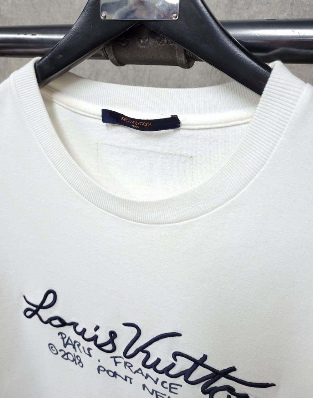 Louis Vuitton 1A5VI9 Signature 3D Pocket Monogram T-Shirt, Black, XL