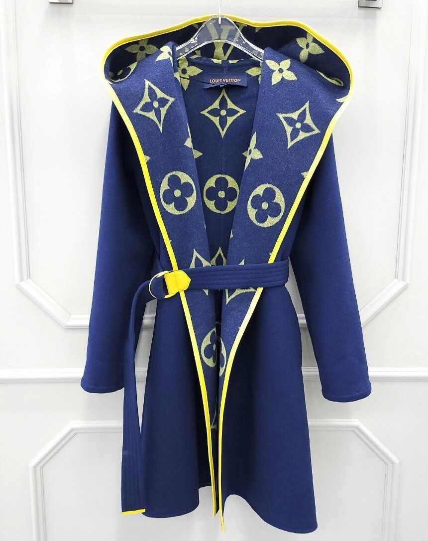 LOUIS VUITTON Monogram Belted Trench - Henne