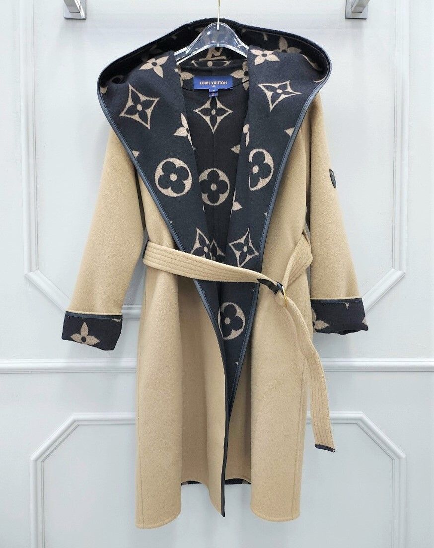 LOUIS VUITTON Monogram Belted Trench - Henne