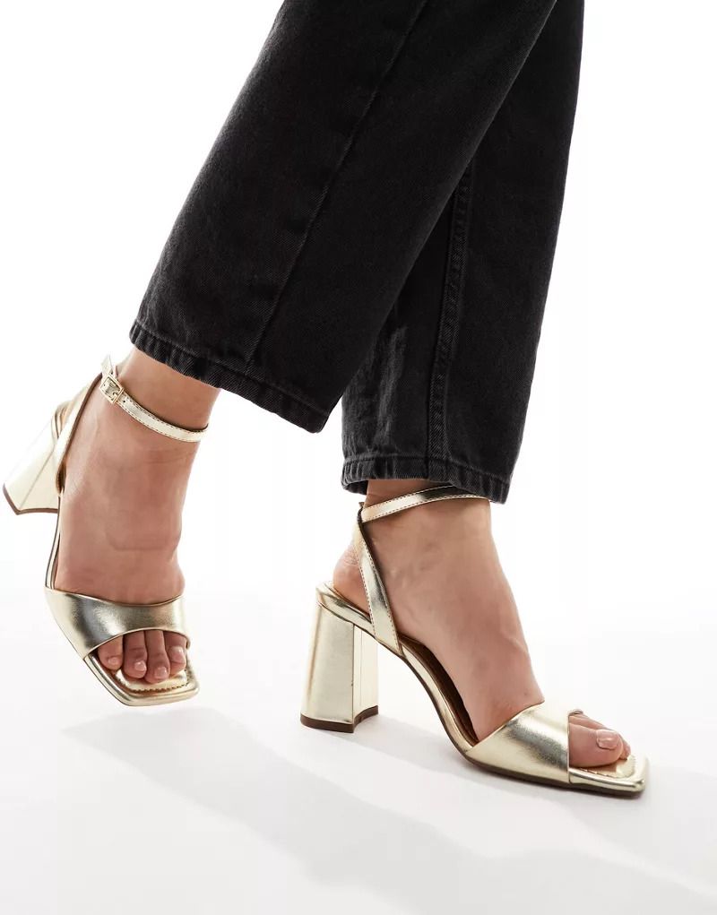 디자인 골드 ASOS DESIGN   Hotel   Filigrane Sandalen mit Blockabsatz in Gold, weite Passform 205611057GOLD