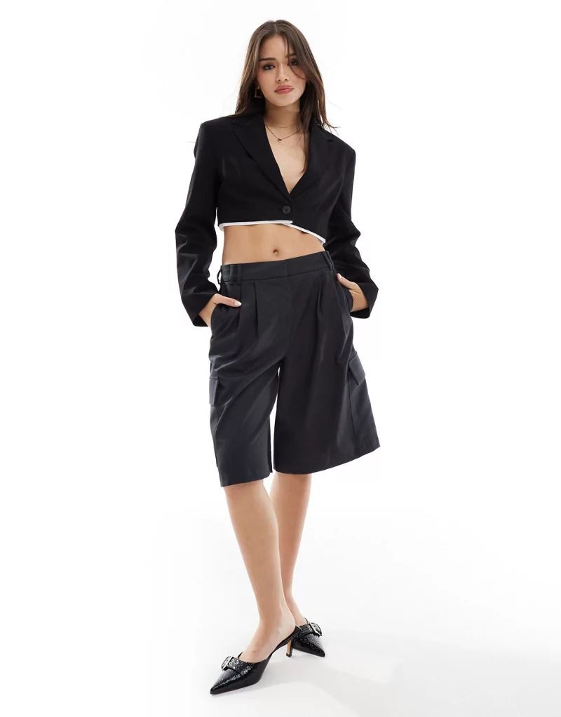 크롭 블레이저 블랙 Kurzer Blazer in Schwarz mit Hemd-Detail, Kombiteil 206257544SCHWARZ