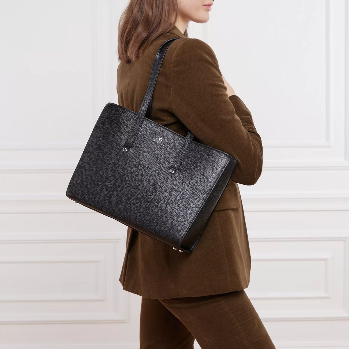 블랙 쇼퍼백 AIGNER Ivy Black                        Shopper A0259796