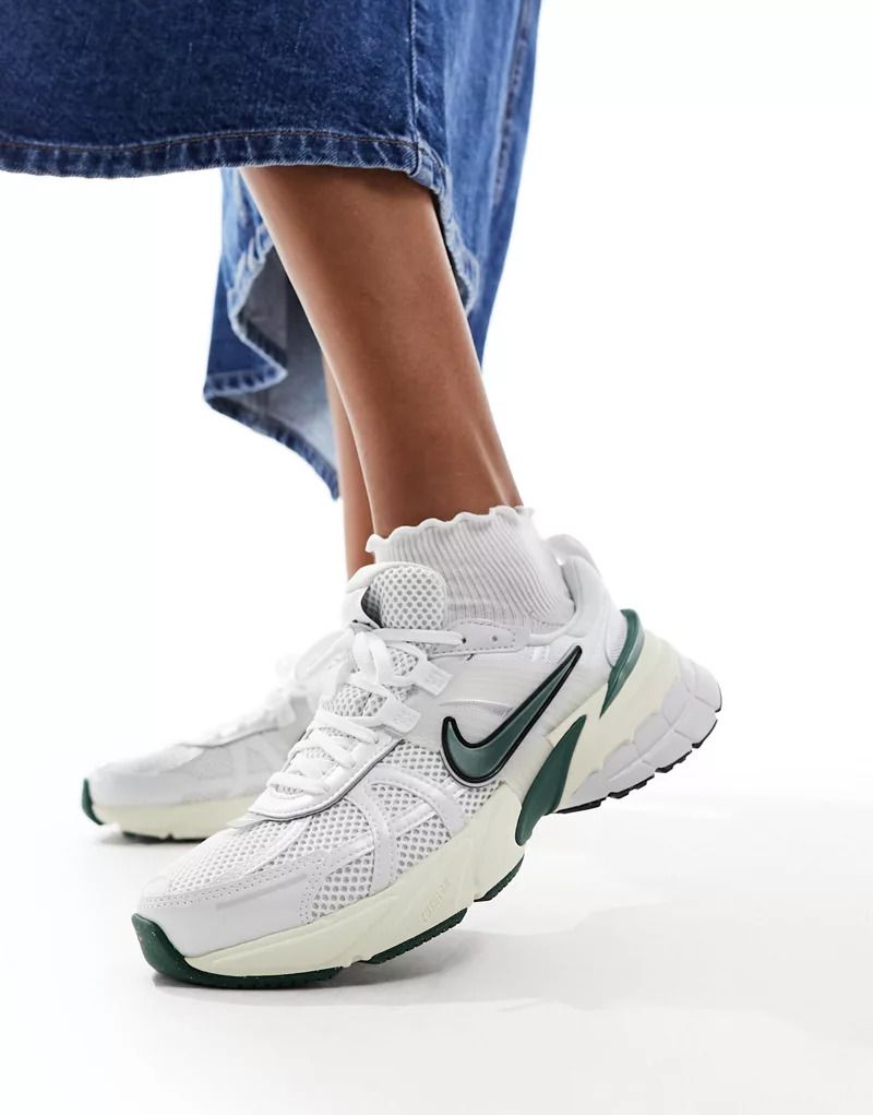 나이키(Nike) | 런 스니커즈 화이트 & 핑크 V2K Run Sneaker in Weiß und Rosa 206633658Hellrosa | 트렌비 나이키(Nike) | 런... 