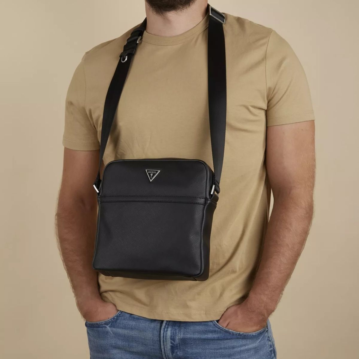 사피아노 숄더백 블랙 크로스백 가방 Guess Certosa Saffiano Umhangetasche Schwarz                        Crossbody Bag A0341596