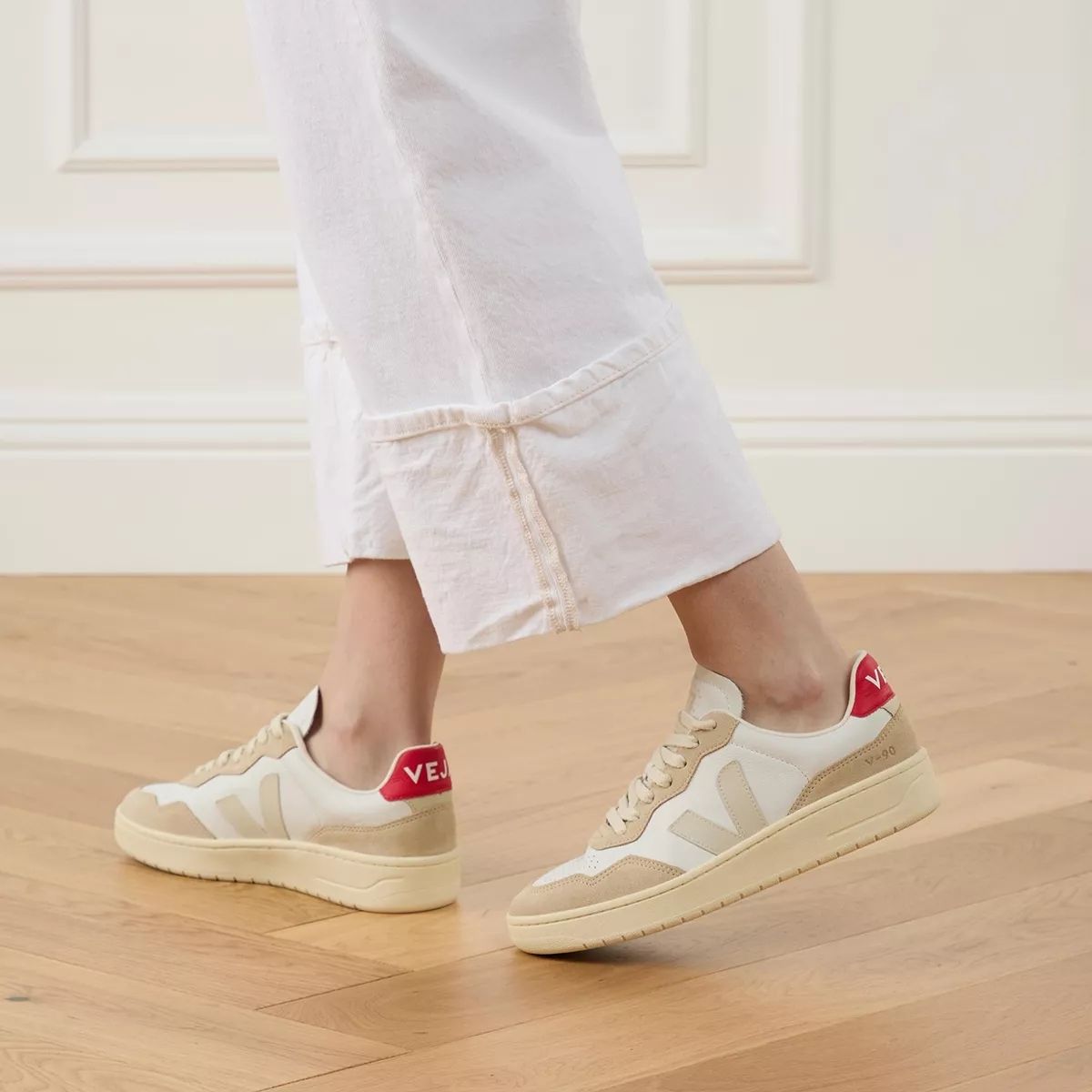 가죽 엑스트라 화이트 로우 스니커즈 Veja V-90 O.T. Leather Extra White Pierre Pekin                        Low-Top Sneaker A0231323