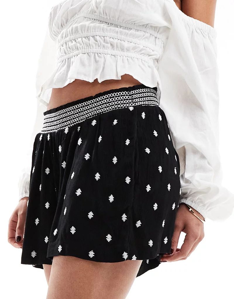 바지 블랙 Bestickte Shorts in Schwarz mit Lochstickerei 206075881SCHWARZ