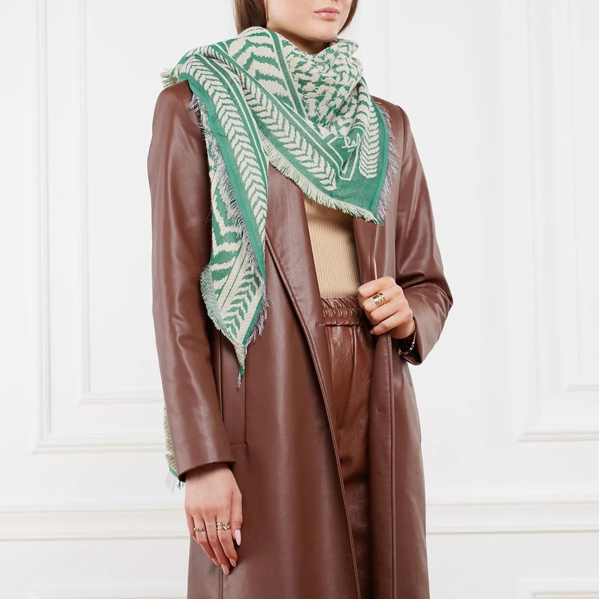 베를린 트라이앵글 Lala Berlin Triangle Anmye Green/Sand                        Wollschal A0386500