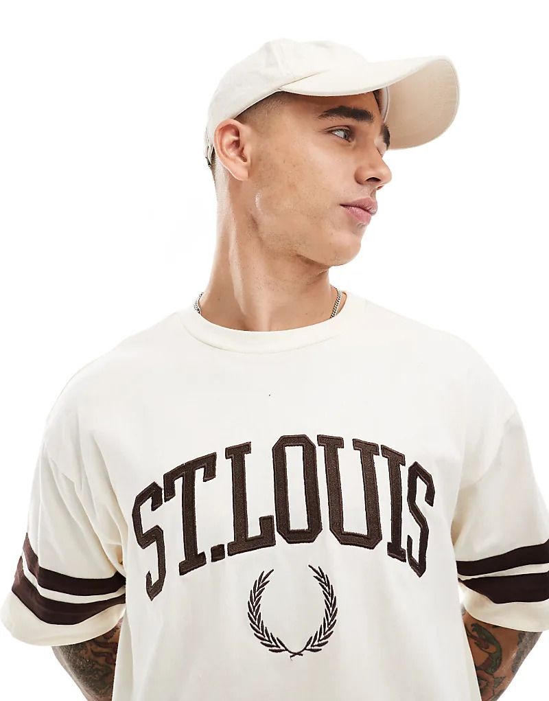 코튼 Cotton On   College-T-Shirt in kastiger Passform mit St. Louis-Ringer-Grafik 206930646CREAM PUFF/ST. LOUIS