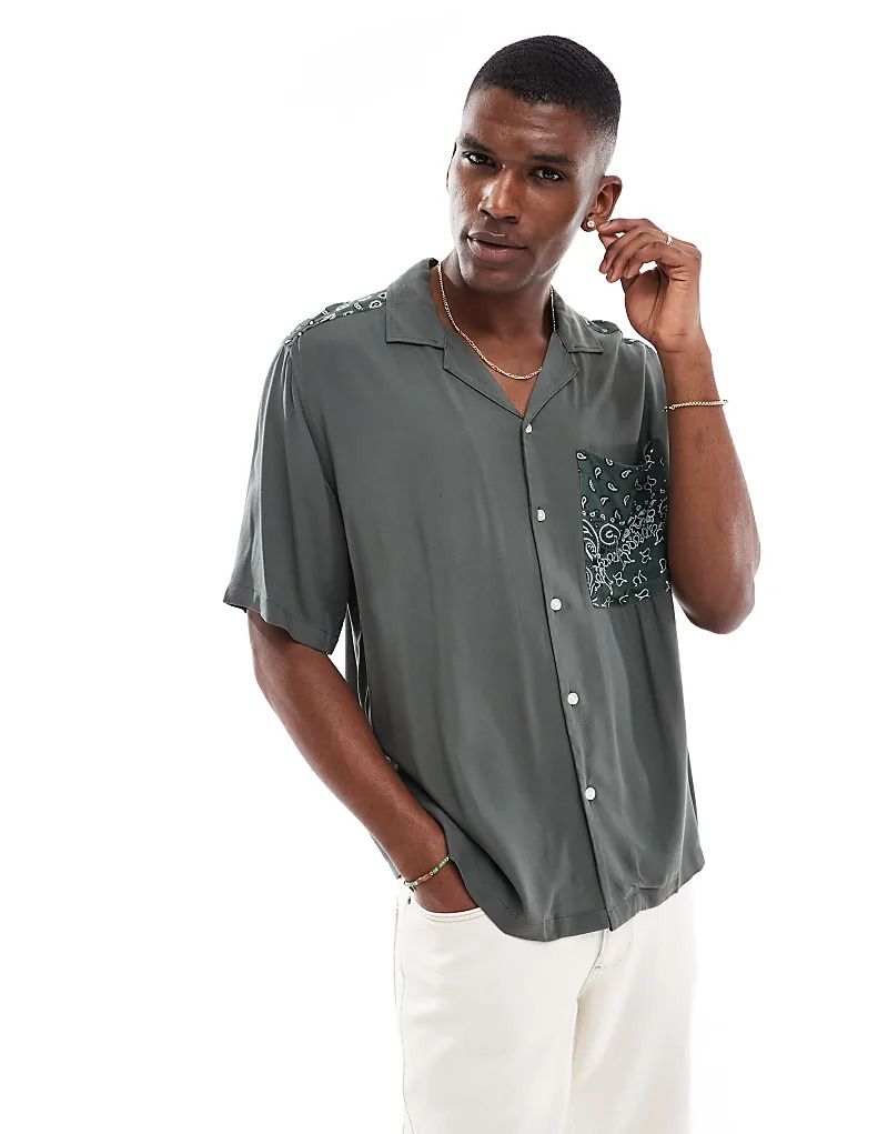 셔츠 카키 & Hemd in dunklem Khaki mit Reverskragen und Paisley-Detail 206584613Kambaba