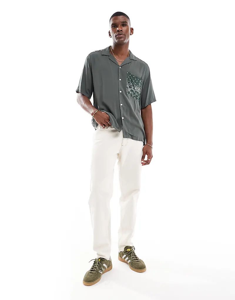 셔츠 카키 & Hemd in dunklem Khaki mit Reverskragen und Paisley-Detail 206584613Kambaba