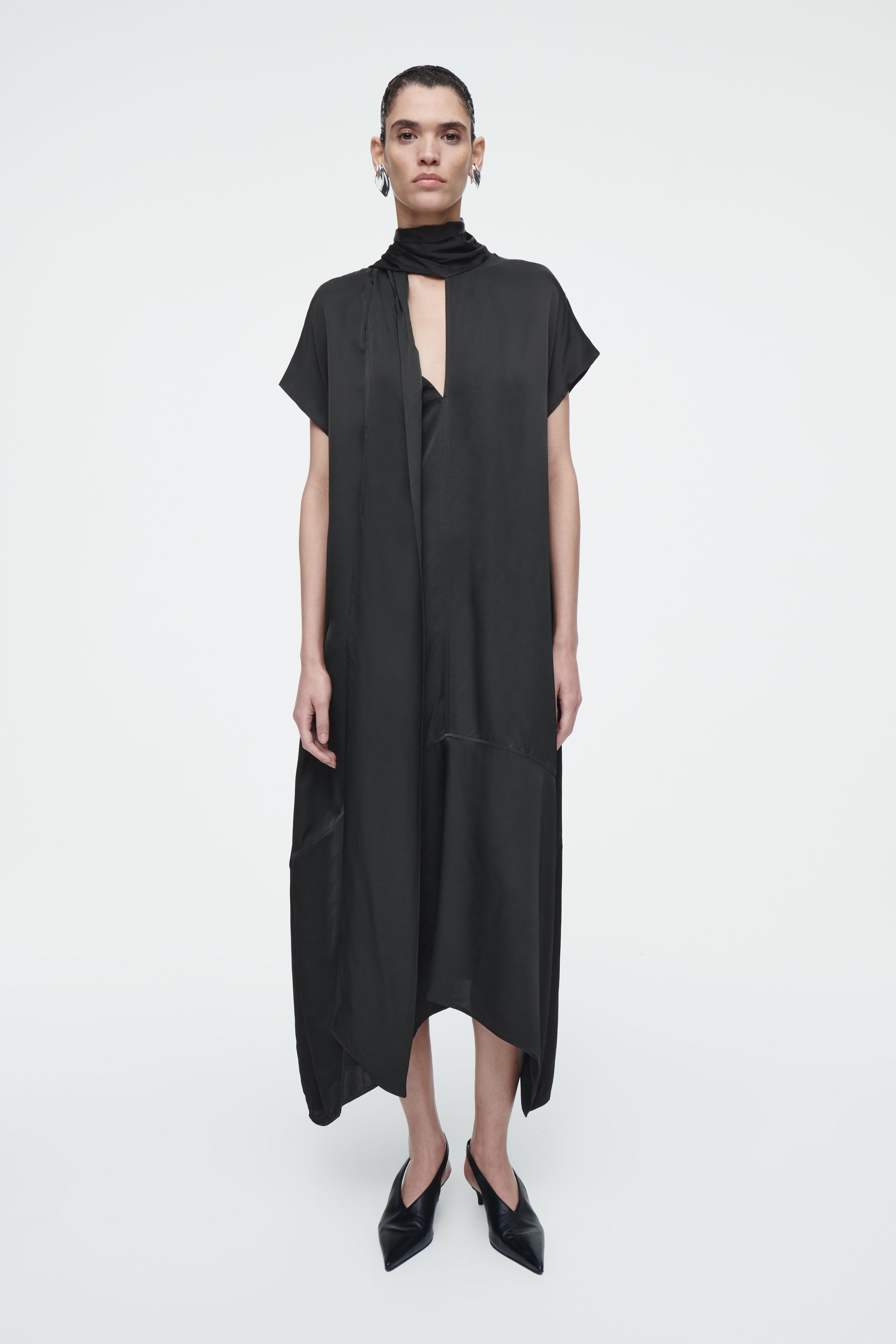 비대칭 미디 드레스 BOW-DETAIL ASYMMETRIC MIDI DRESS 1256157001