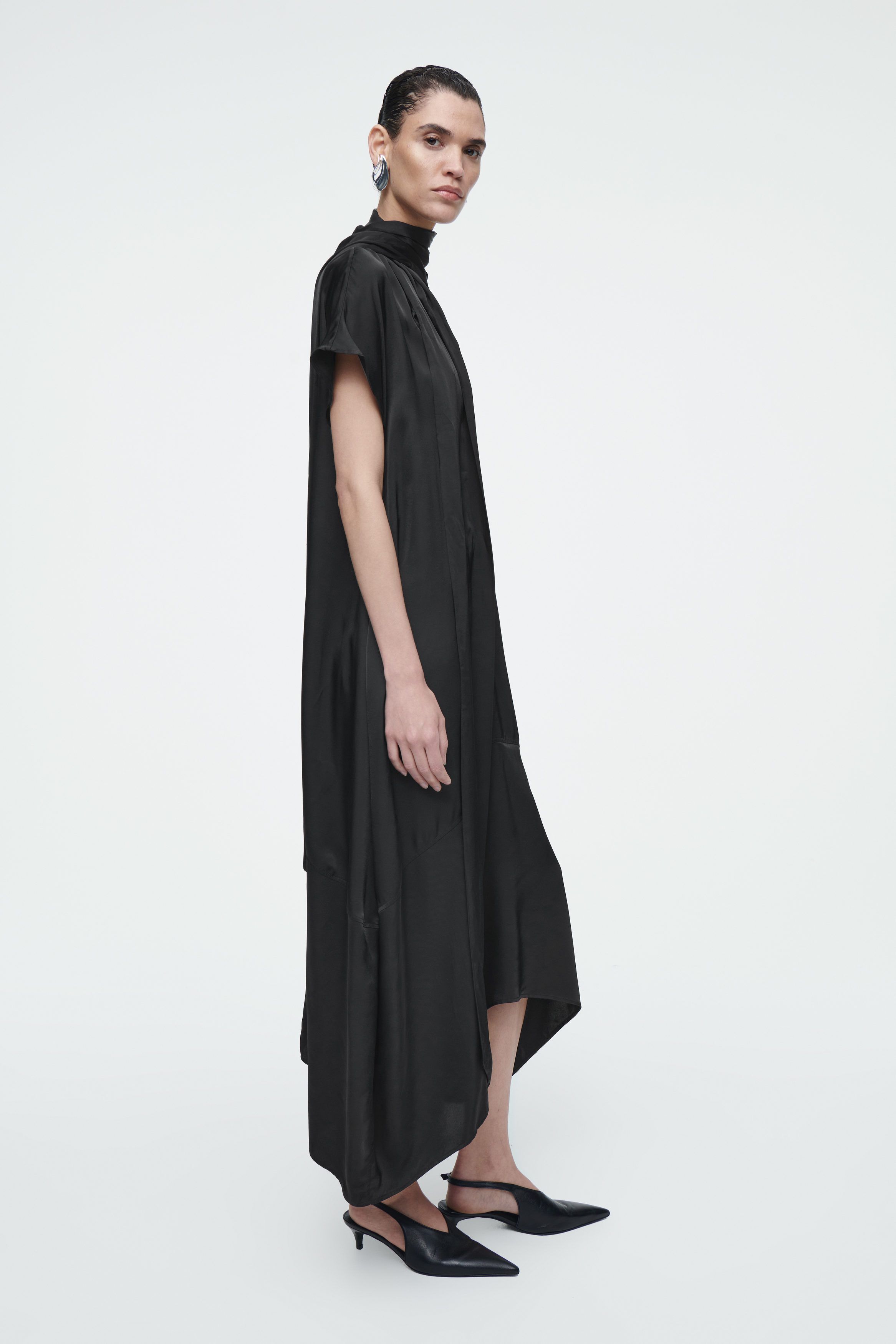 비대칭 미디 드레스 BOW-DETAIL ASYMMETRIC MIDI DRESS 1256157001