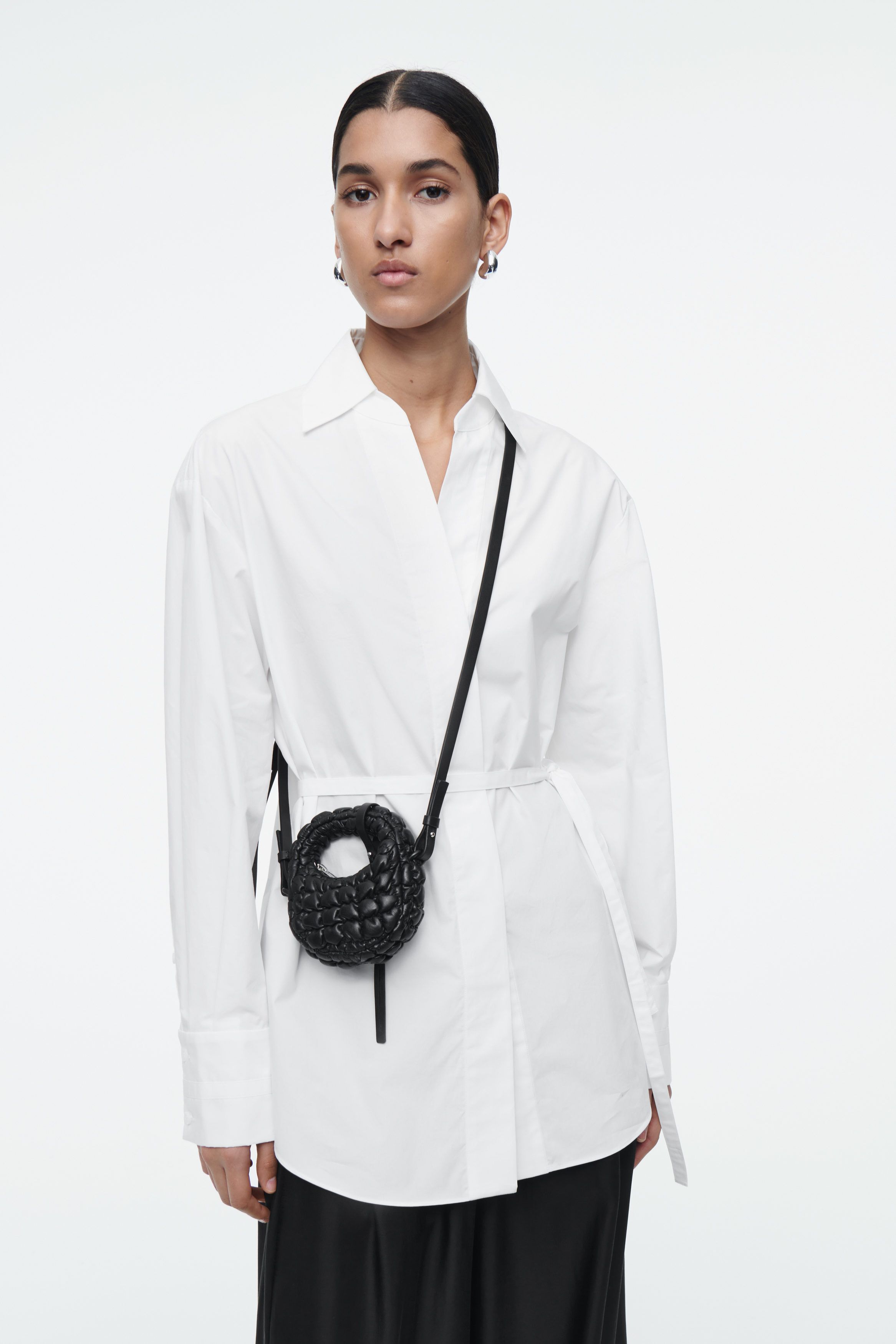 퀼티드백 구름백 나노 크로스바디 레더 가죽 블랙 QUILTED NANO CROSSBODY - LEATHER 1249868001