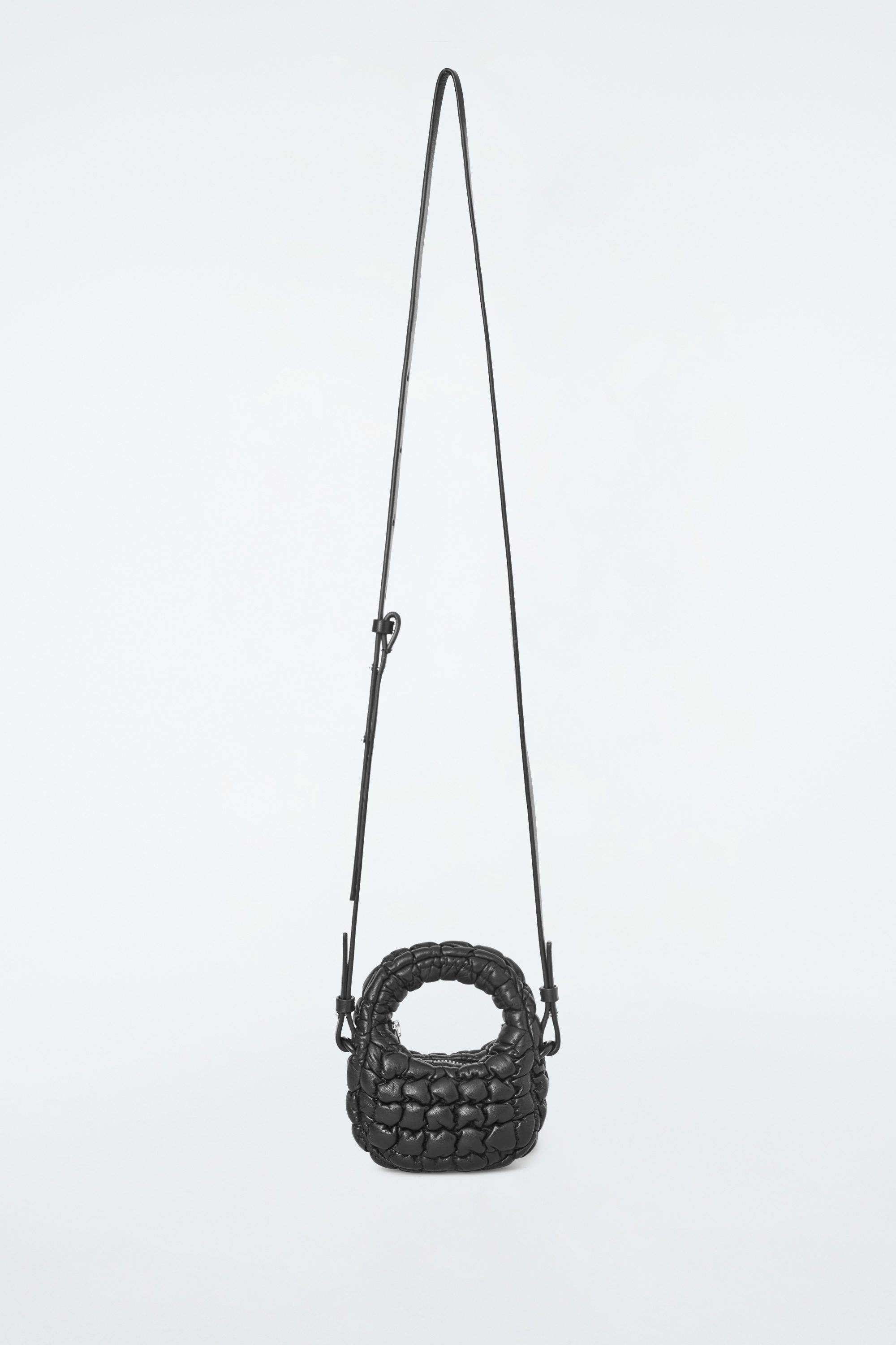 퀼티드백 구름백 나노 크로스바디 레더 가죽 블랙 QUILTED NANO CROSSBODY - LEATHER 1249868001
