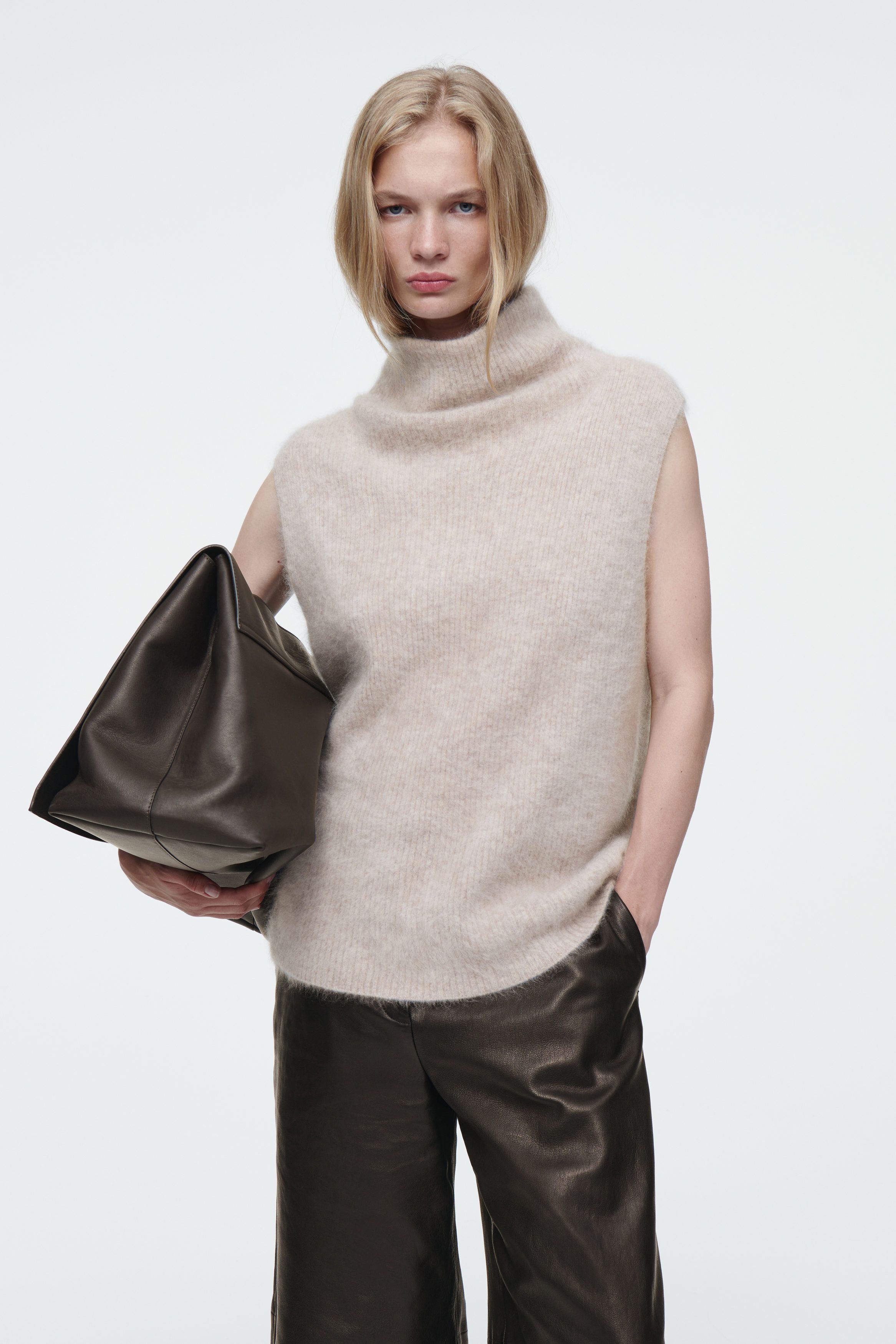 더 퍼널 네크라인 베스트 THE FUNNEL-NECK BRUSHED-CASHMERE VEST 1244373001