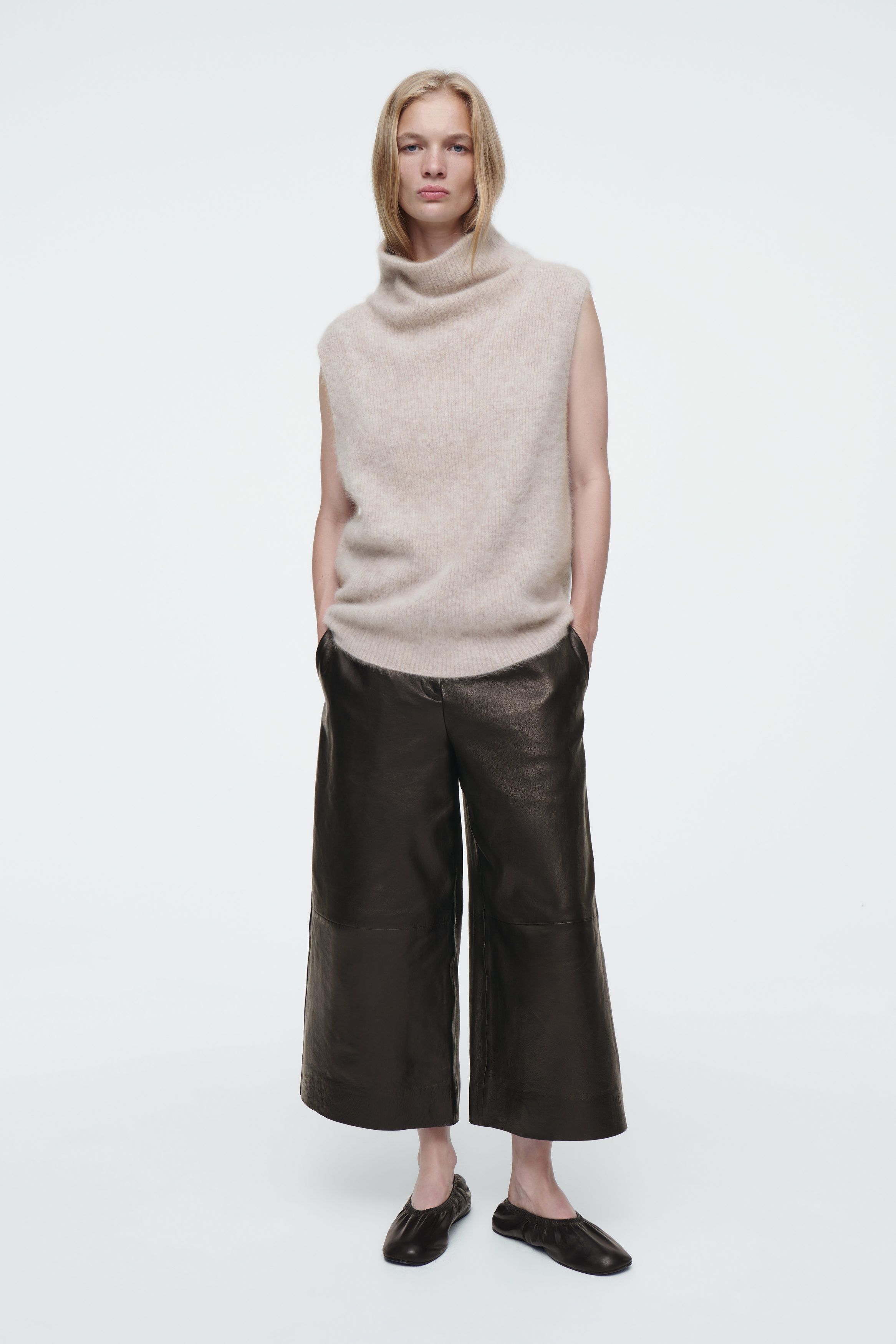 더 퍼널 네크라인 베스트 THE FUNNEL-NECK BRUSHED-CASHMERE VEST 1244373001