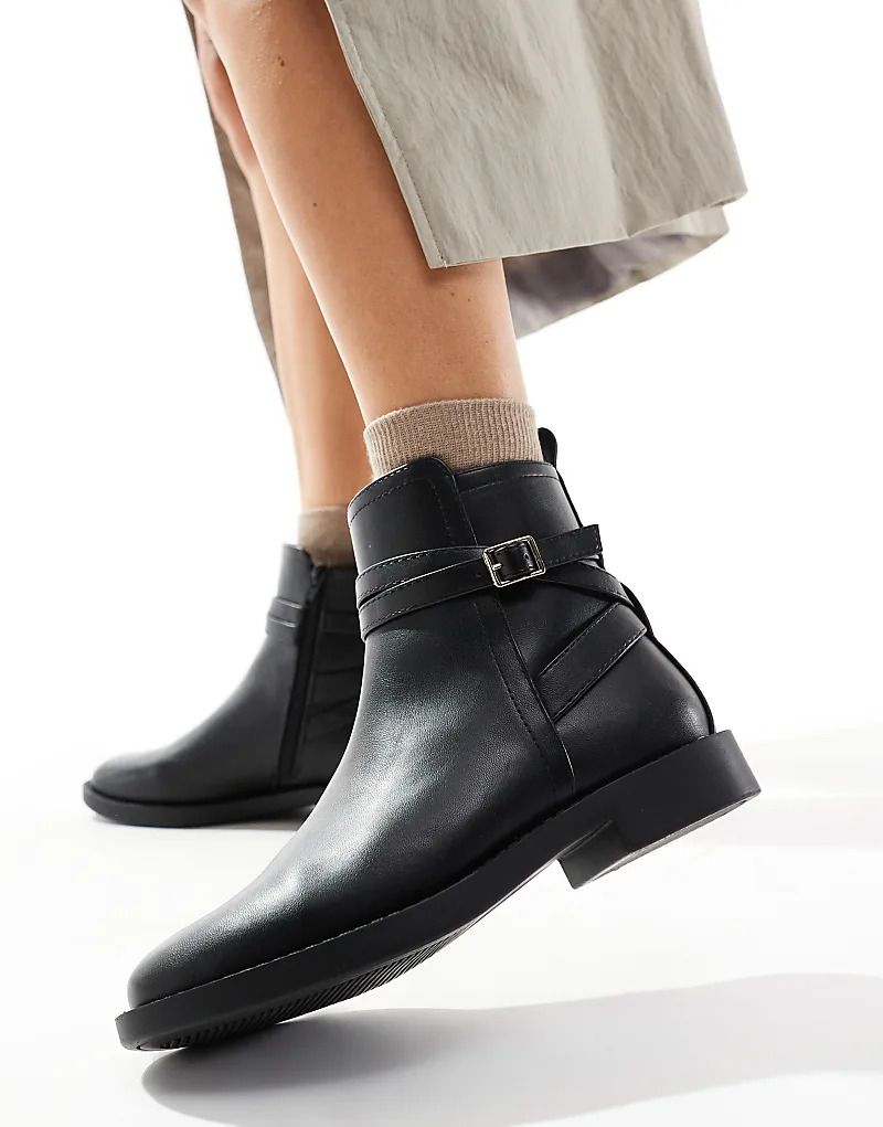 블랙 Aria   Flache Chelsea-Stiefel in Schwarz mit Schnallendetail 206843495SCHWARZ