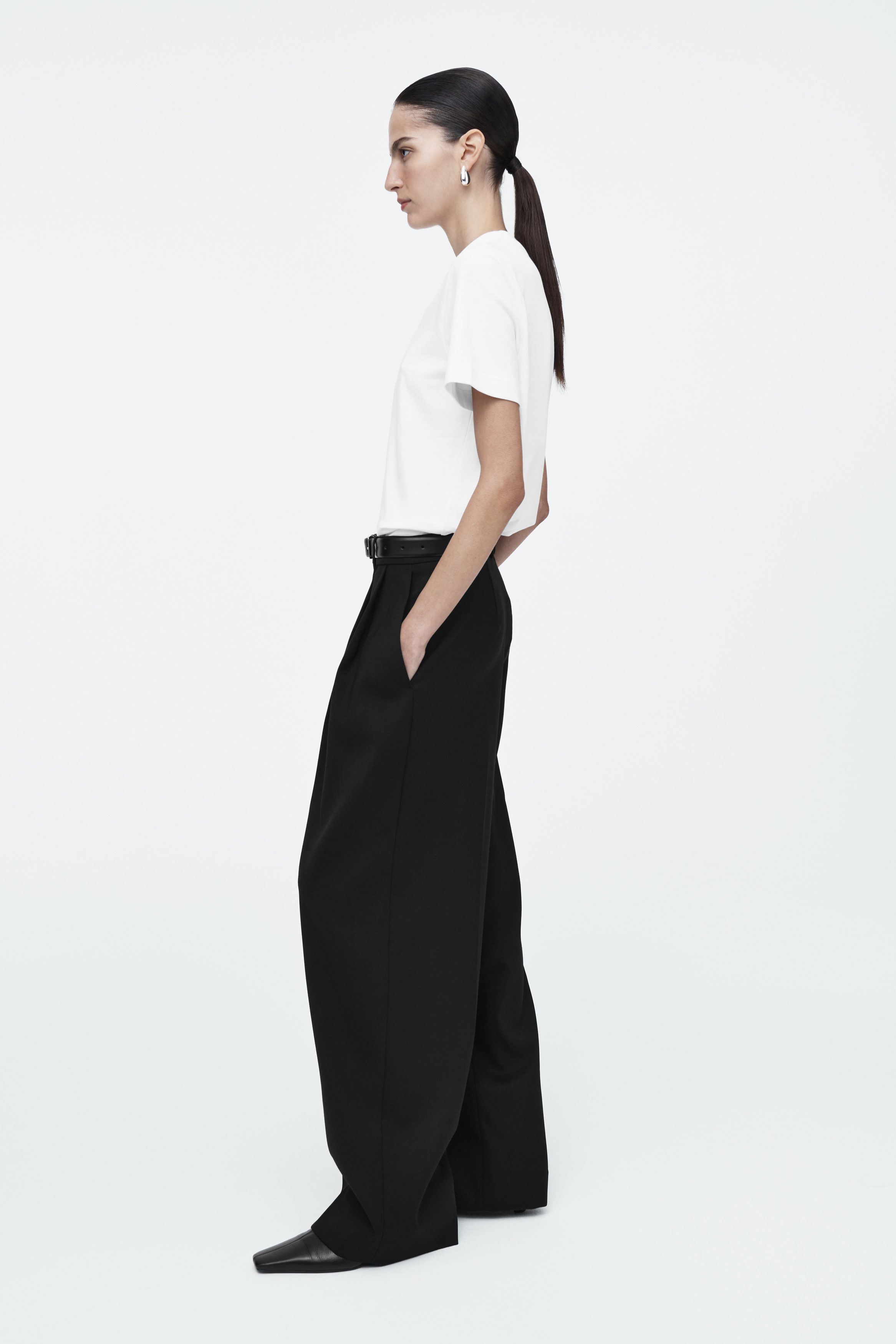 릴렉스 테일러드 울 바지 RELAXED TAILORED WOOL WIDE-LEG TROUSERS 1129676006