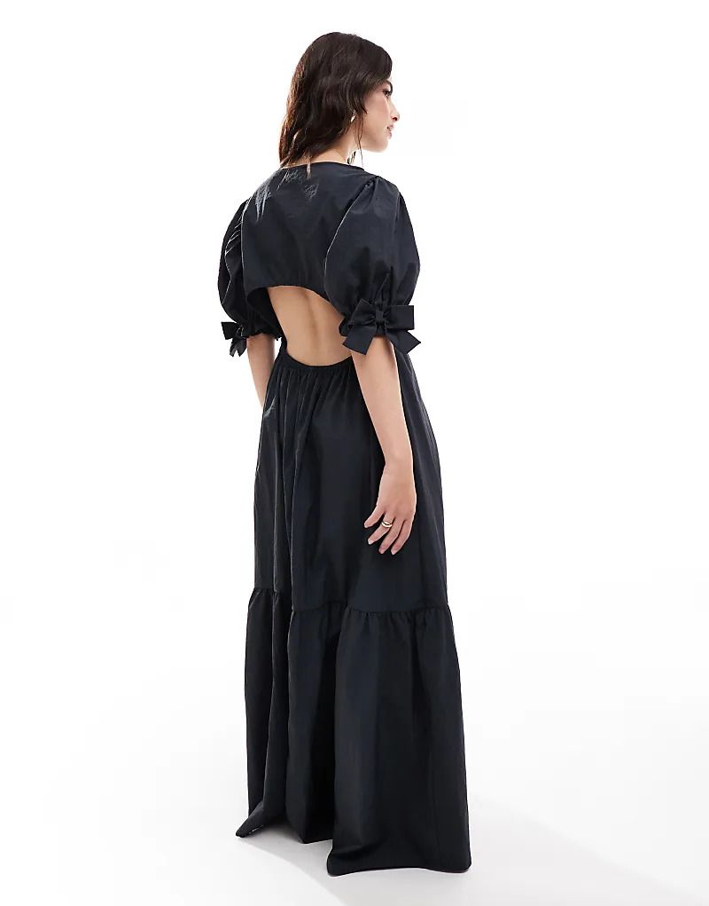 블랙 & Gestuftes Maxikleid in Schwarz mit Puffarmeln und tiefem Zierausschnitt am Rucken 207574259Schwarz