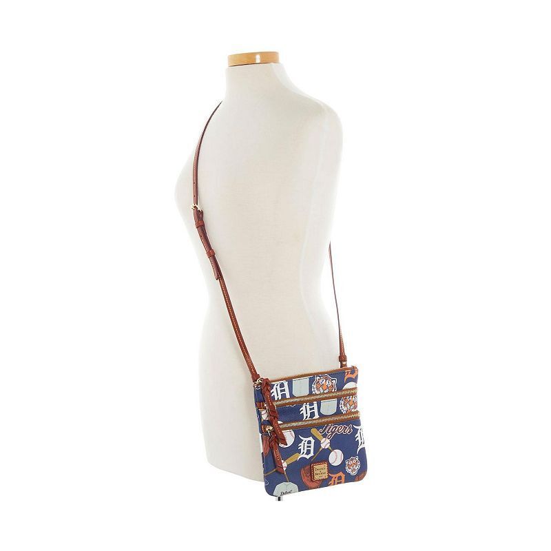 디트로이트 트리플 집업 크로스백 지갑 Detroit Tigers Game Day Triple Zip Crossbody Purse 19360253 No Color