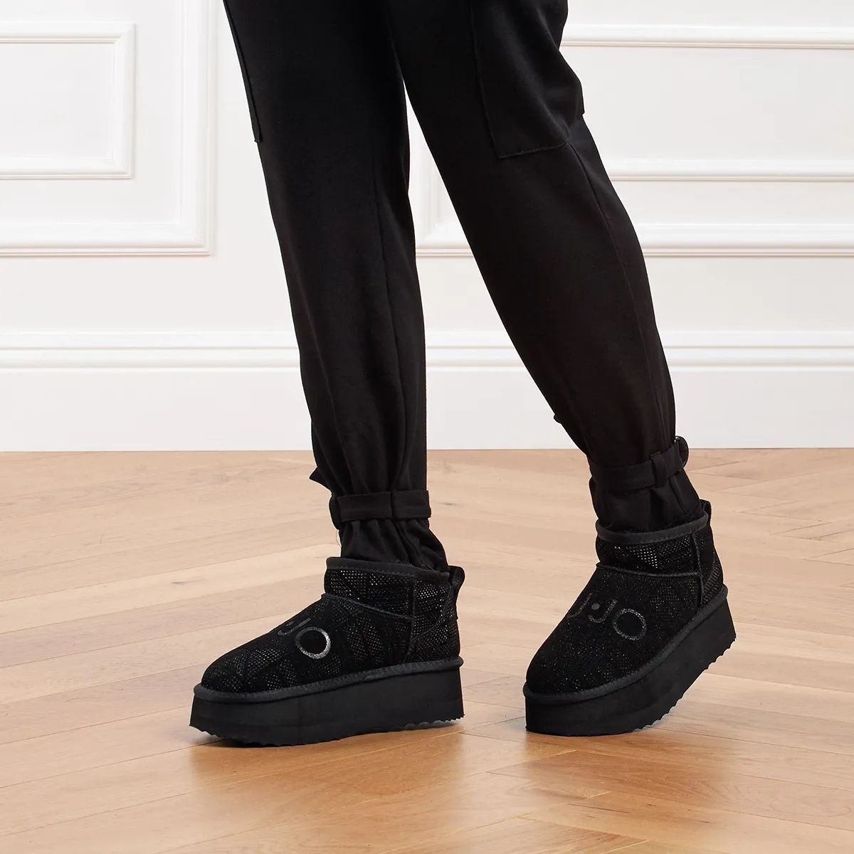 제인 앵클 부츠 스웨이드 블랙 LIU JO Jane 01 - Ankle Boot Perforated Cow Suede Black                        Stiefel A0492455