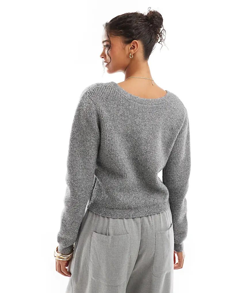 가디건 그레이 & Strickjacke in Grau mit V-Ausschnitt und verzierten Herzknopfen 207034377GRAU