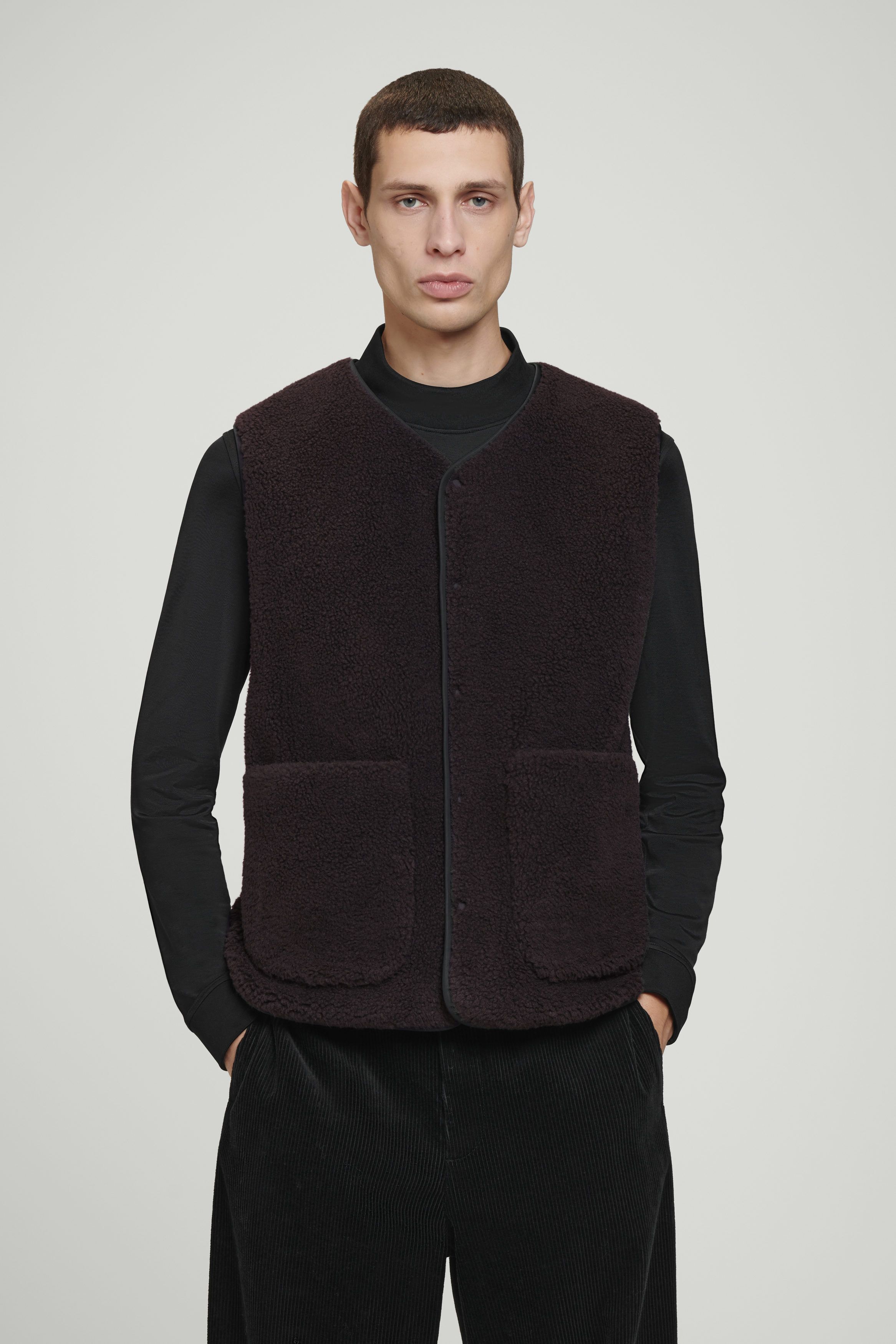 리버시블 포우 시어링 조끼 REVERSIBLE FAUX SHEARLING GILET 1260768001