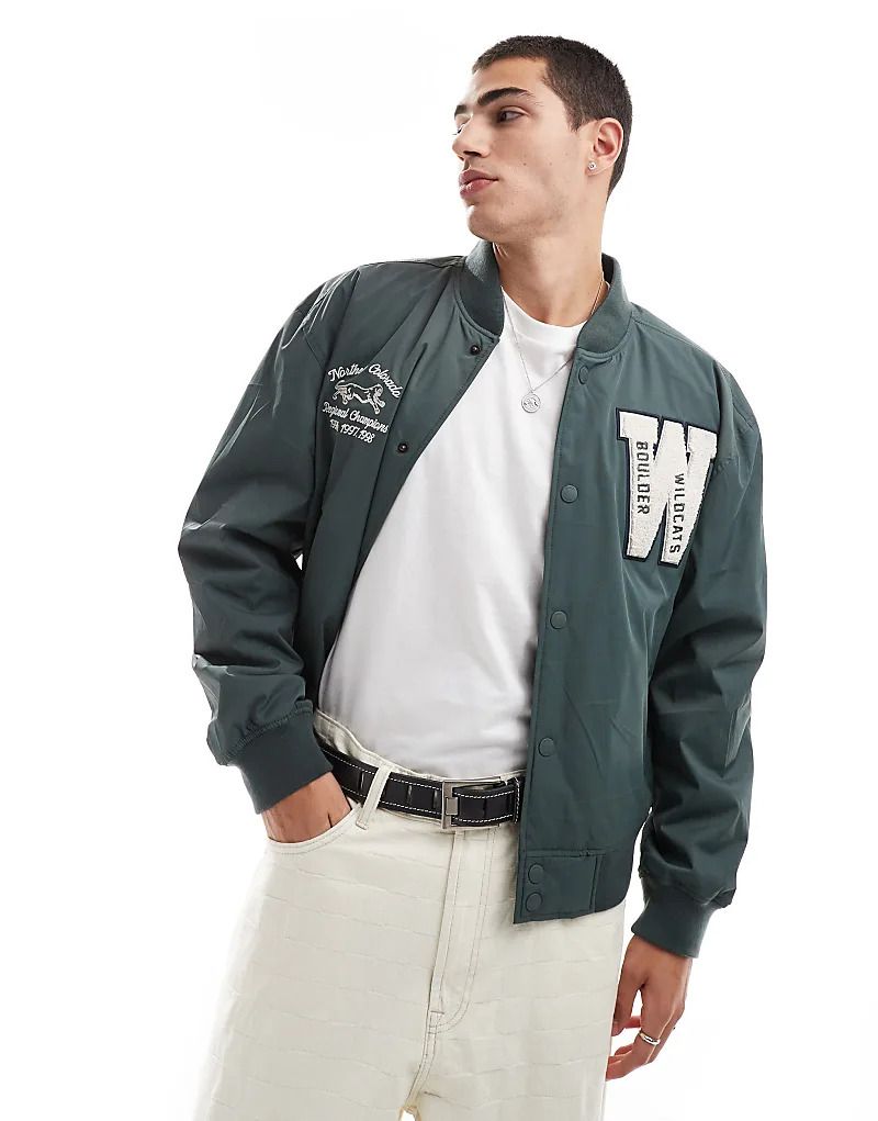 College-Bomberjacke in Grun mit Ruckenprint 207356478GRÜN