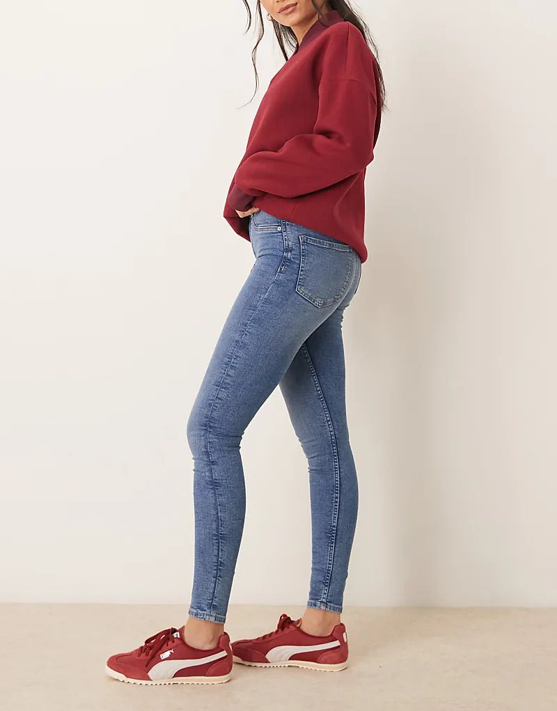 & Gina Tricot   Molly   Stretch-Jeans in mittelblauer Waschung mit hoher Taille und extrem engem Schnitt 207810301Verwaschenes Mittelblau